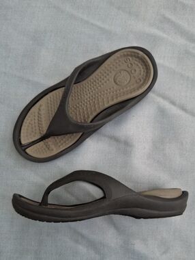 Crocs Athens Brown Flip Flops Sandals Women’s Size 7 (Men’s 5)